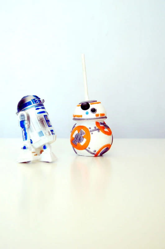 BB-8 Cake Pop