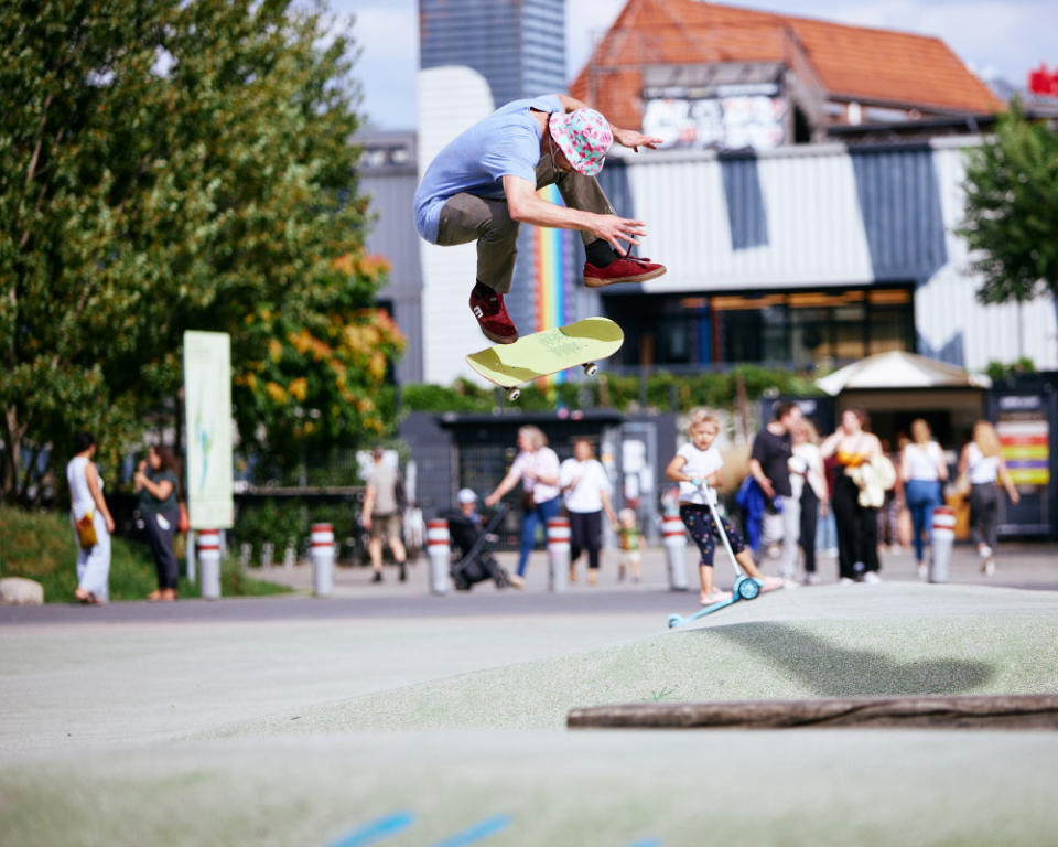 <p>Brandon Bonner, backside 180 heelflip.</p>