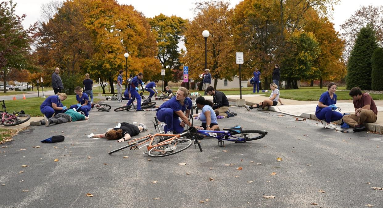 Junior nursing students at Siena Heights University provided treatment Oct. 27 to multiple "victims" of a mock, 25-bike pileup emergency on the Adrian university's campus. “Tour de Sienna” was presented by SHU’s Division of Nursing and Health Sciences. It was held to help nursing students in the achievement of course outcomes.