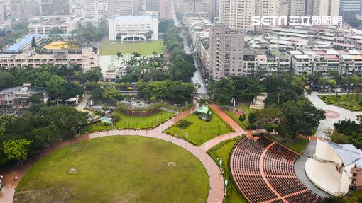 「收入穩定」的族群，才是銀行心目中的理想客戶。（示意圖／記者陳韋帆攝影）