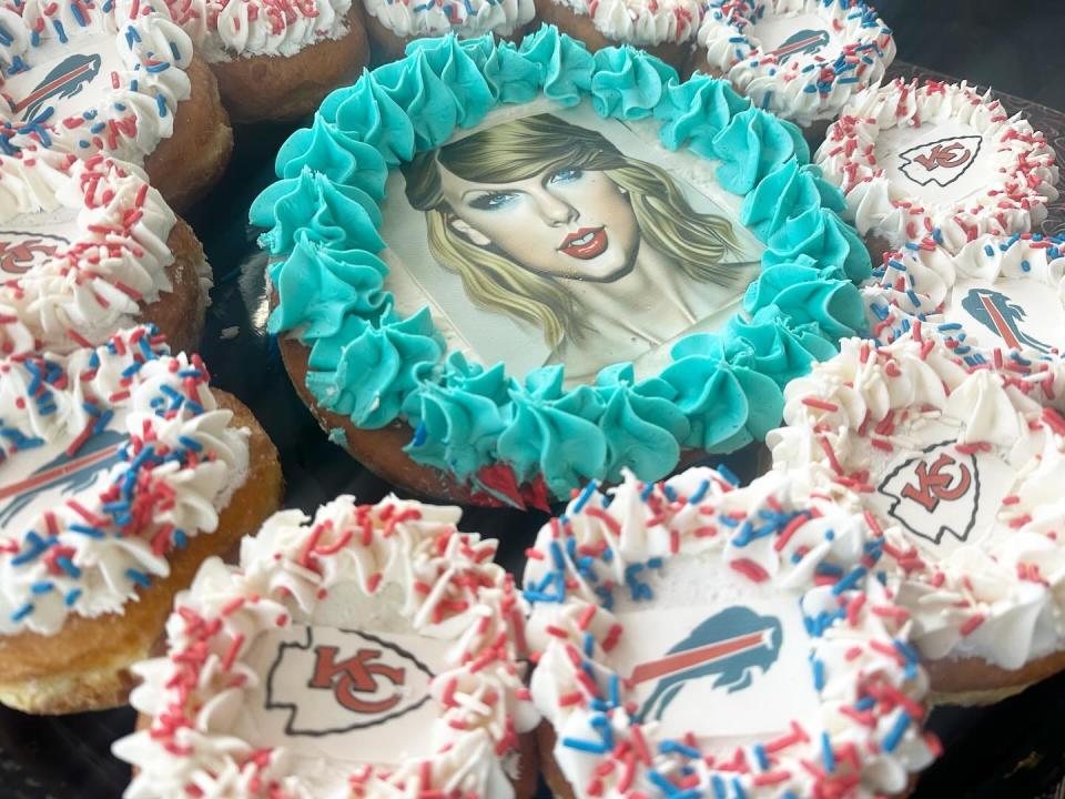 Donuts Delite is offering a doughnut platter with Buffalo Bills- and Kansas City Chiefs-branded doughnuts encircling an oversized cinnamon-flavored flying saucer doughnut with Taylor Swift’s image.