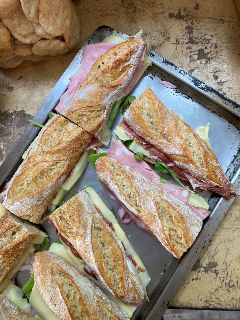 Los sandwichs para llevar de La Linda Bakery