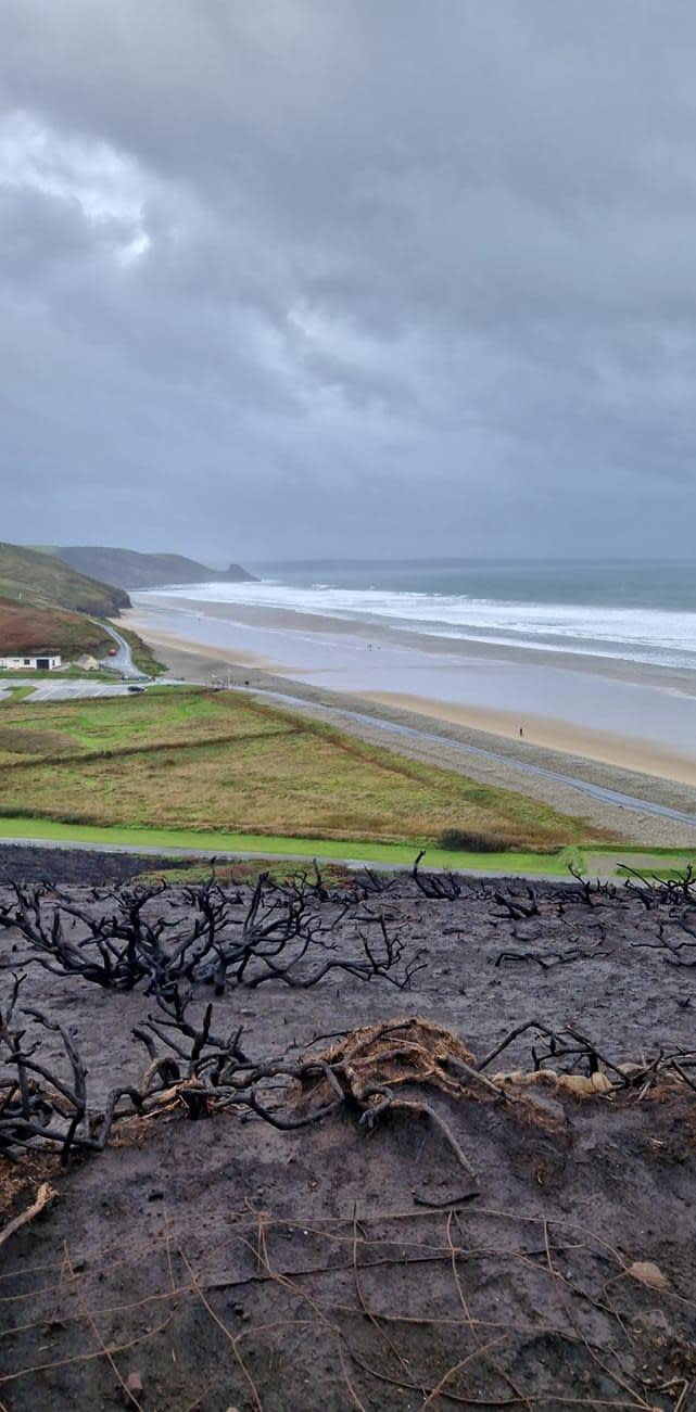 Western Telegraph: Cielos tormentosos sobre Newgale.  Imagen: Cath Edwards