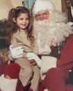 Mittlerweile sitzt nicht mehr die Schauspielerin selbst, sondern ihre Kinder beim Weihnachtsmann auf dem Schoss. Als Erinnerung an die guten alten Zeiten postete Sarah Michelle Gellar eines ihrer Kinderbilder. (Bild: Instagram.com/Sarah Michelle Gellar)