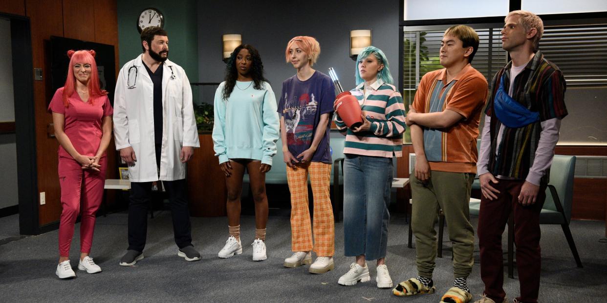 A photo of all the cast members who performed in the "Gen Z Hospital" on Saturday Night Live.