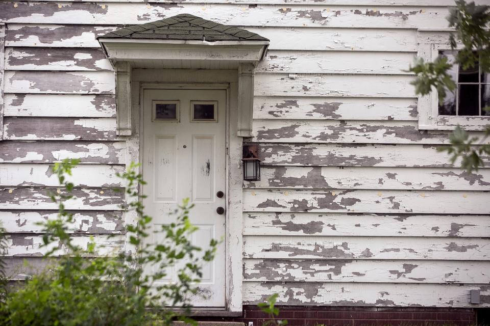 A home in South Bend is riddled with chipped paint. Officials are trying to find ways to combat the city’s problem with lead-tainted homes. Tribune Photo/SANTIAGO FLORES