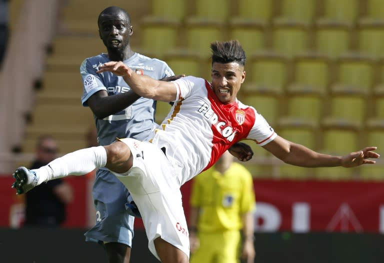 Monaco's midfielder Nabil Dirar (R) clashes with Rennes' defender Cheik M'bengue during a French L1 football match on October 4, 2015 at the Louis II Stadium in Monaco