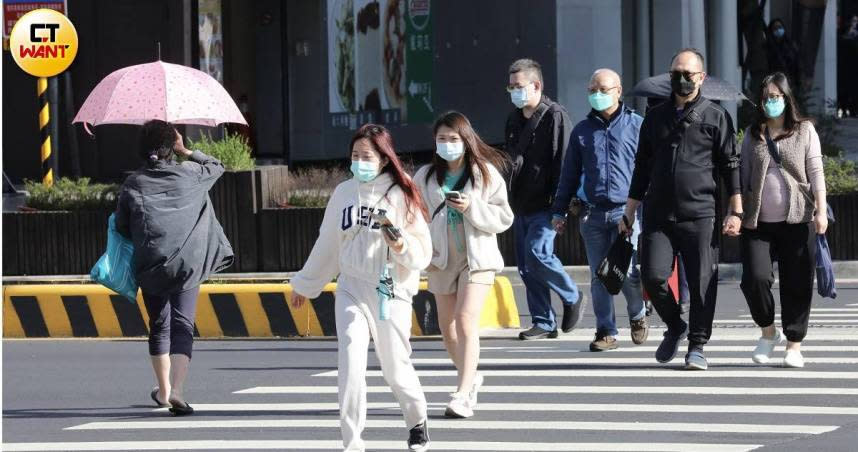 下週上班日溫度可達30度。（示意圖／劉耿豪攝）