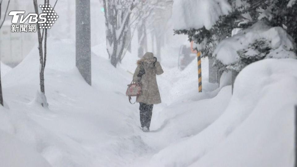 最強寒流襲日，恐引發警報級大雪。（圖／達志影像美聯社）