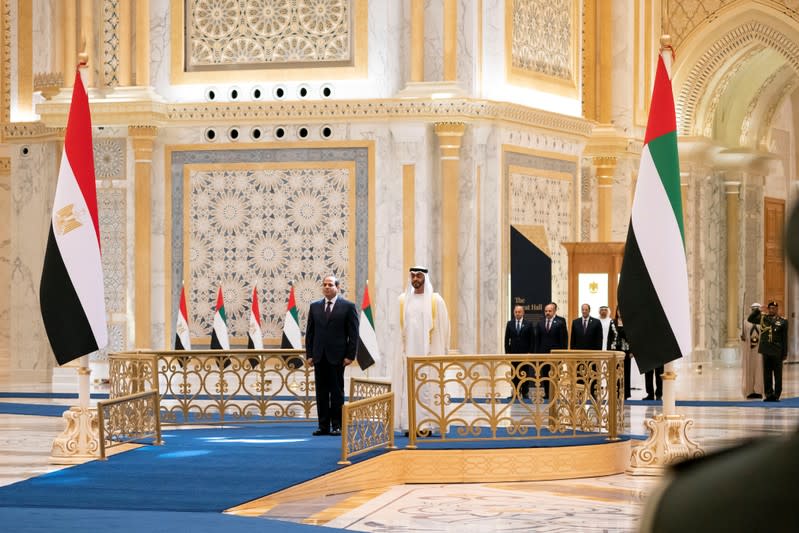 Abu Dhabi's Crown Prince Sheikh Mohammed bin Zayed al-Nahyan and Egyptian President Abdel Fattah al-Sisi are seen during a welcome cermony in Abu Dhabi