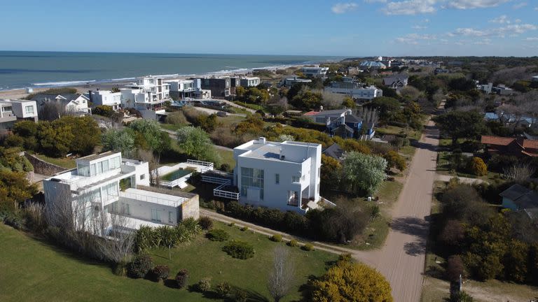 En toda la costa atlántica bonaerense, los alquileres para el próximo verano están fijados en dólares, pero se demoran las concreciones