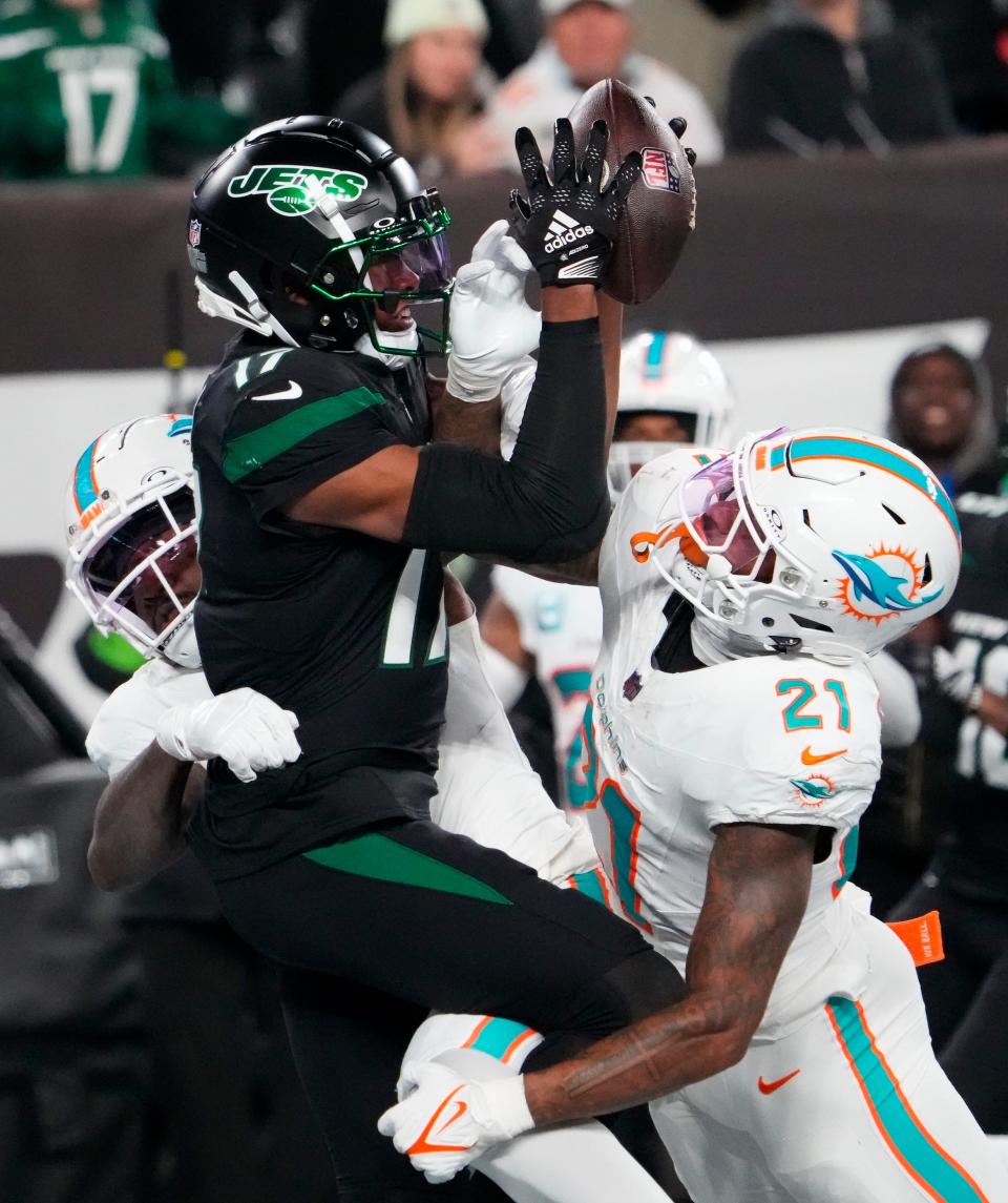 Nov 24, 2023; East Rutherford, New Jersey, USA; New York Jets wide receiver Garrett Wilson (17) drops a touchdown pass attempt in the second half as Miami Dolphins safety DeShon Elliott (21) defends at MetLife Stadium. Mandatory Credit: Robert Deutsch-USA TODAY Sports