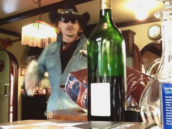 Johnny Depp in amber heard video kitchen
