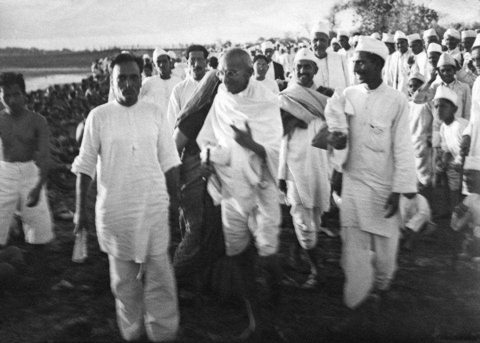 Mahatma Gandhi, salt march, April 6, 1930, Dandi, India