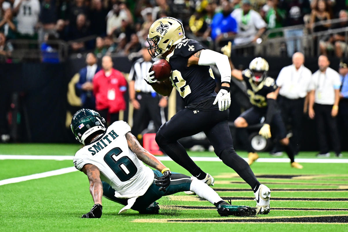 Eagles’ DeVonta Smith leaves Saints game in 4th quarter