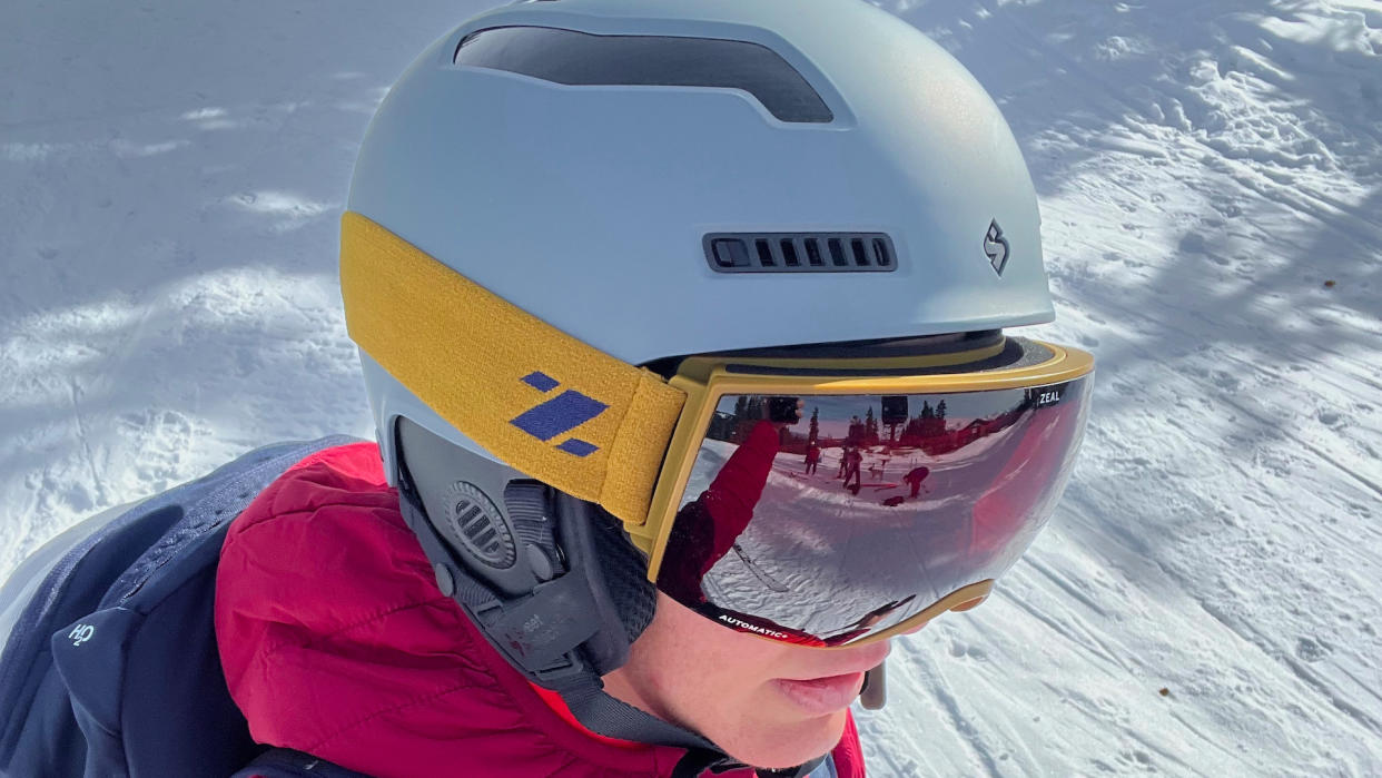  Zeal Optics Hangfire Ski & Snowboard Goggles. 
