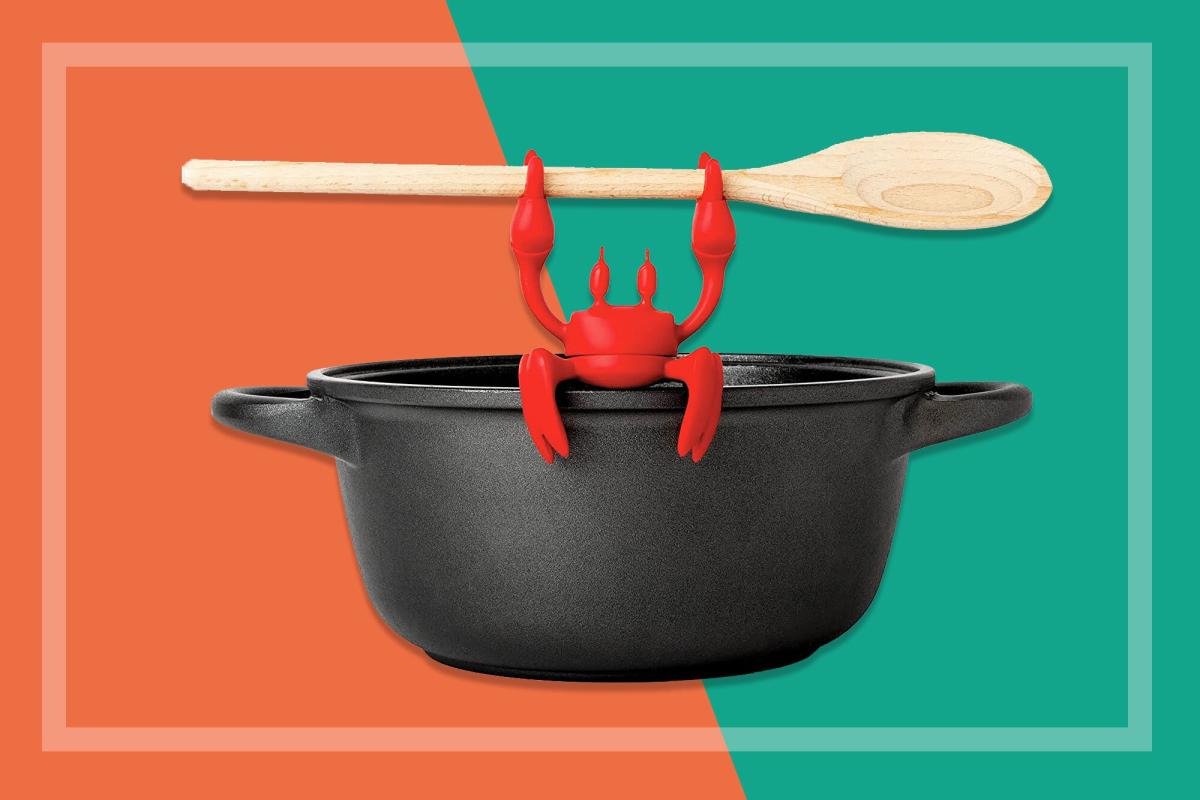 TikTok Fell in Love with This Tiny Crab Spoon Holder—and So Will You