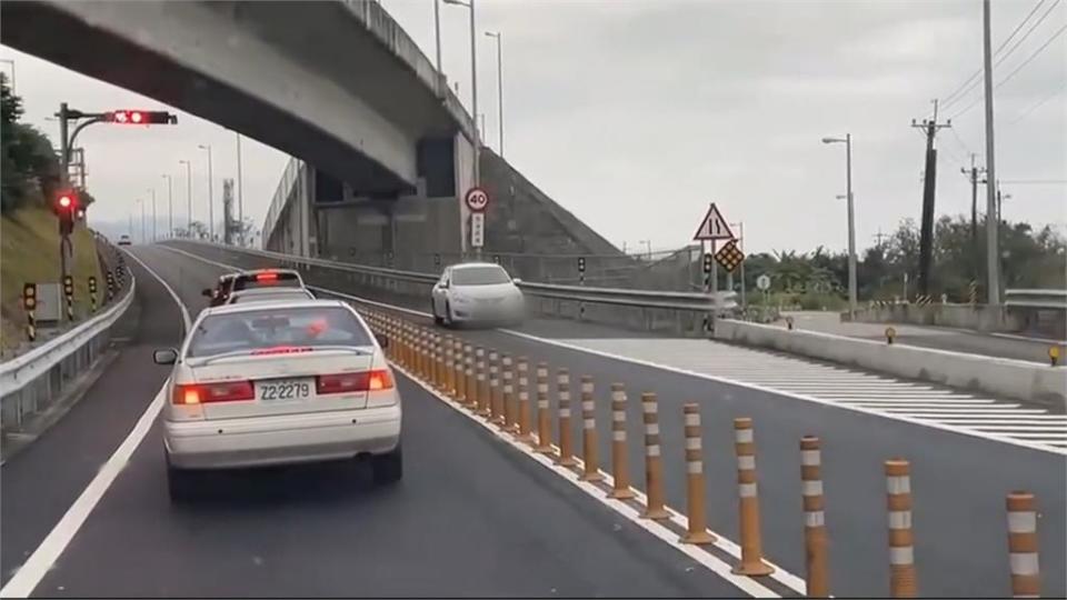 疑上錯交流道 逆向闖大客車專用道不要命？ 警以車追人最高罰2．4萬