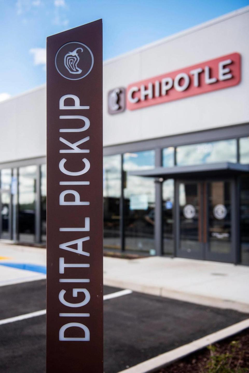 A new Chipotle Mexican Grill at 3120 Campus Parkway in Merced, Calif., on Wednesday, Feb. 21, 2024. The new location features a “Chipotlane” drive-thru for pick up of digital orders. Andrew Kuhn/akuhn@mercedsun-star.com
