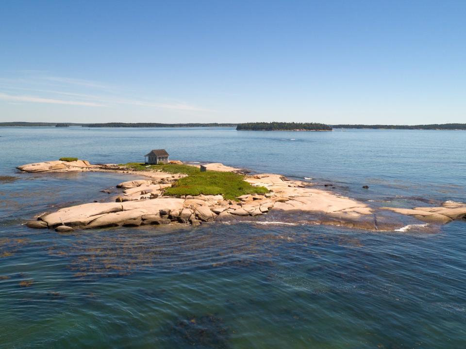 Duck Ledges Island has 1.5-acres of land.