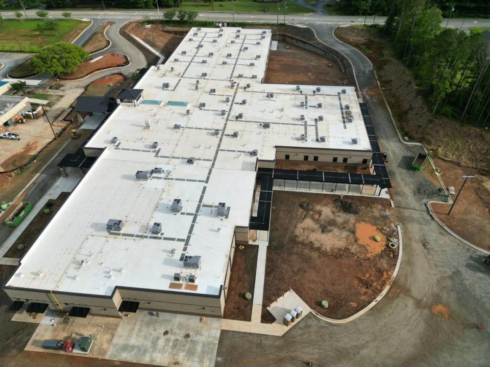 The new 90,410-square-foot Springdale Elementary School will offer 120 carpool spaces, an improved parking capacity of 175 spaces, and an individualized bus drop-off area near the facility’s rear, said school officials.