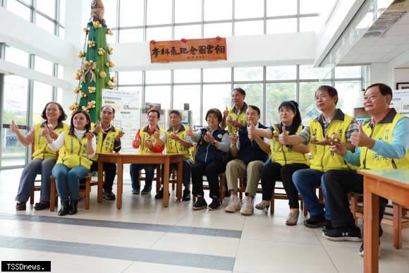 推動永續發展的理念，宜蘭縣羅東鎮立圖書館舉辦SDGs永續發展主題書展暨活動，羅東鎮長吳秋齡主持。（羅東鎮公所提供）