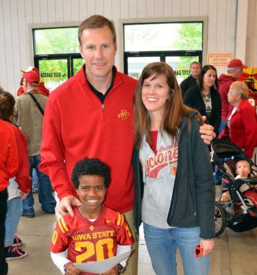 Kimberly Witt meets then-Iowa State men's basketball coach Fred Hoiberg in 2013.