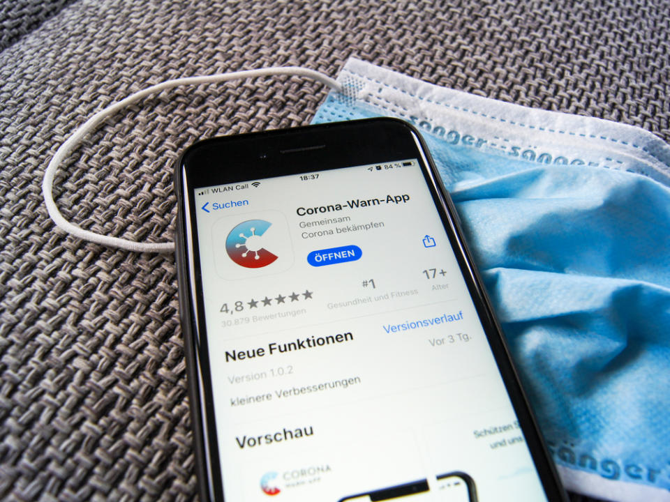 Die Corona-Warn-App hat eine neue Funktion spendiert bekommen (Bild: ThePhotoFab/Shutterstock.com)