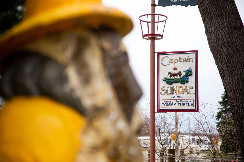 Some of the most elaborate, hit-the-spot desserts in Holland are found at Captain Sundae.