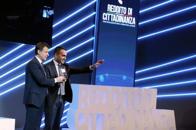 ROME, ITALY - FEBRUARY 04: Minister of Labour Luigi di Maio  and Premier Giuseppe Conte present the website and the credit card of the Income of Citizenship (Reddito di Cittadinanza in italian), on February 04, 2019 in Rome, Italy. (Photo by Simona Granati - Corbis/Getty Images,) (Photo: Simona Granati - Corbis via Getty Images)