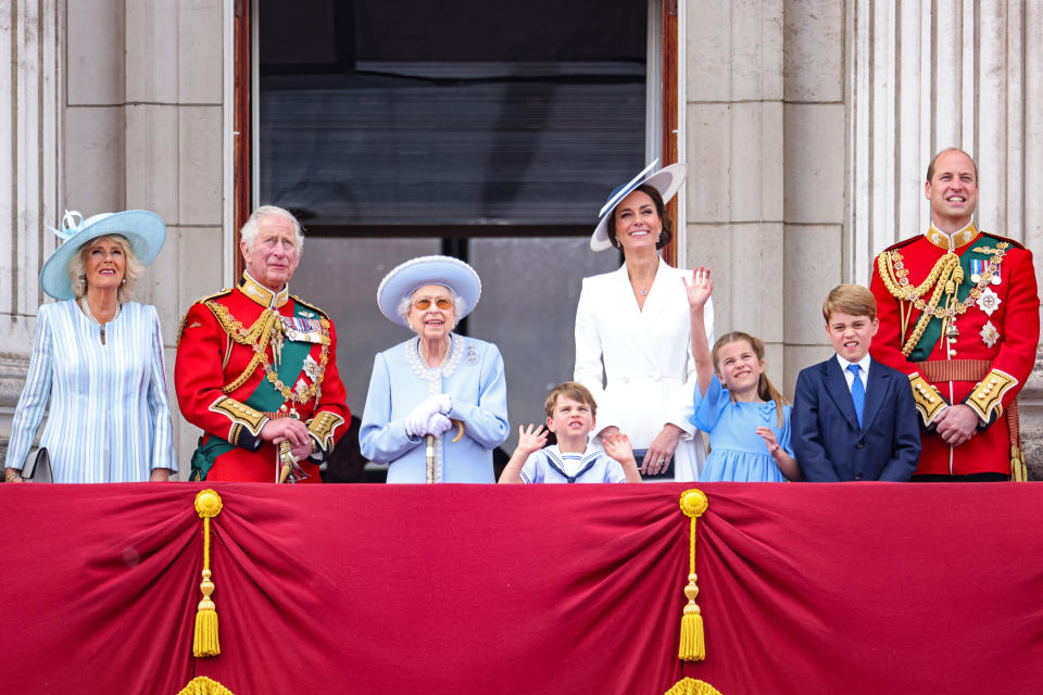 <p>Queen Elizabeth joined by Charles, Camilla, Kate and William and their three children on the balcony of Buckingham Palace. This was seen at the time as a symbol of the new 'slimmed down monarchy'. (Getty Images)</p> 