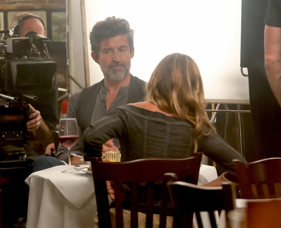 jonathan cake, sarah jessica parker filming and just like that season 3