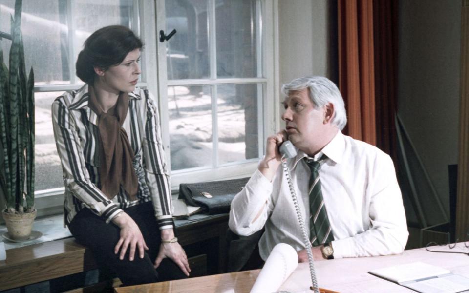 Fortschrittlich: Sigrid Göhler als Leutnant Vera Arndt (Szene mit Peter Borgelt) war die erste Kommissarin im deutschen Krimifernsehen, hier in der Episode "Zeuge gesucht" von 1980. (Bild: ARD/DRA/Eva Stokowy)