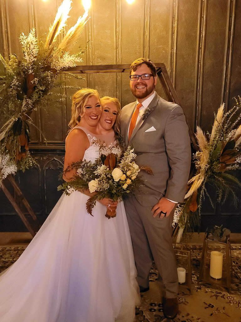 Conjoined Twin Abby Hensel’s Husband Josh Bowling Hit With Paternity Suit Following 2021 Wedding