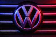 VW: Was den Imageschaden angeht, wird Volkswagen in jedem Jahresrückblick wohl ganz vorne mit dabei sein. Der Skandal in 2015 rund um die Abgasmanipulationen von VW landet bei den Yahoo-Suchanfragen auf dem sechsten Platz. (Bild-Copyright: Getty Images)