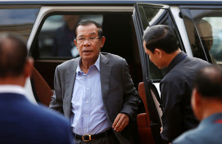 Cambodia's Prime Minister Hun Sen arrives to attend the Cambodian People's Party (CPP) congress in Phnom Penh, Cambodia January 19, 2018. REUTERS/Samrang Pring