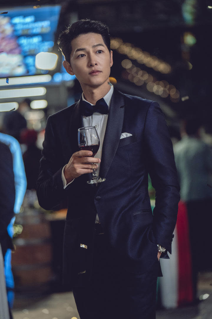 Song Joong Ki plays Vincenzo, a dapper Italian Mafia on a mission to retrieve unbelievable wealth while getting rid of all that get in his way in Vincenzo