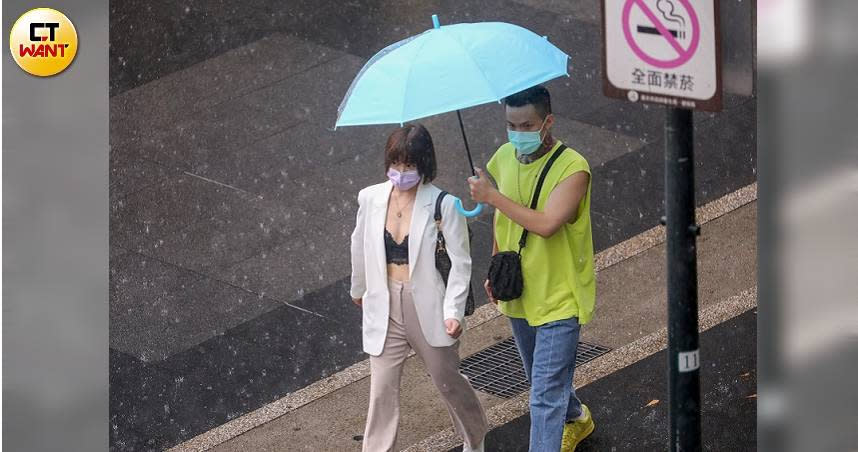 午後西半部、東北部地區及其他山區有局部短暫雷陣雨。（示意圖／趙文彬攝）