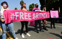 "FreeBritney", hinter diesem Slogan versammelte sich in den letzten drei Jahren fast schon eine Armee von Spears-Fans und -Sympathisanten. Worum es ging: Im Lauf des Jahres 2019 gab es immer mehr Gerüchte dahingehend, dass Britney Spears in Quasi-Gefangenschaft lebe. So soll sie 2019, so glauben es einige Anhänger der Bewegung, auch gegen ihren Willen in einer psychiatrischen Klinik festgehalten worden sein. (Bild: Chelsea Guglielmino/Getty Images)