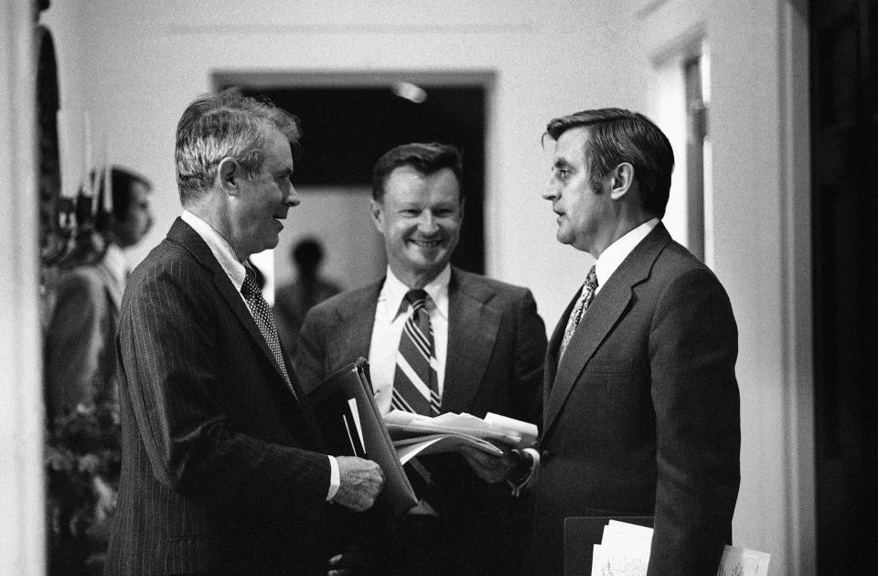 <p>Vice President Walter Mondale right, pauses during his day at the White House, Monday, July 19, 1977 to chat with secretary of State Cyrus Vance, left, and Dr. Zbigniew Brzezinski, assistance to the President for national security affairs. (Photo: AP) </p>