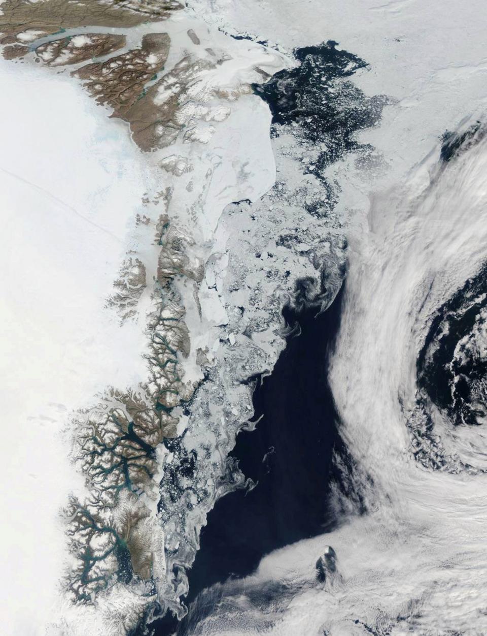 <p>Large chunks of melting sea ice in the sea ice off Greenland on July 16, 2015. (Jeff Schmaltz, MODIS Land Rapid Response Team, NASA GSFC/NASA/Handout via REUTERS) </p>