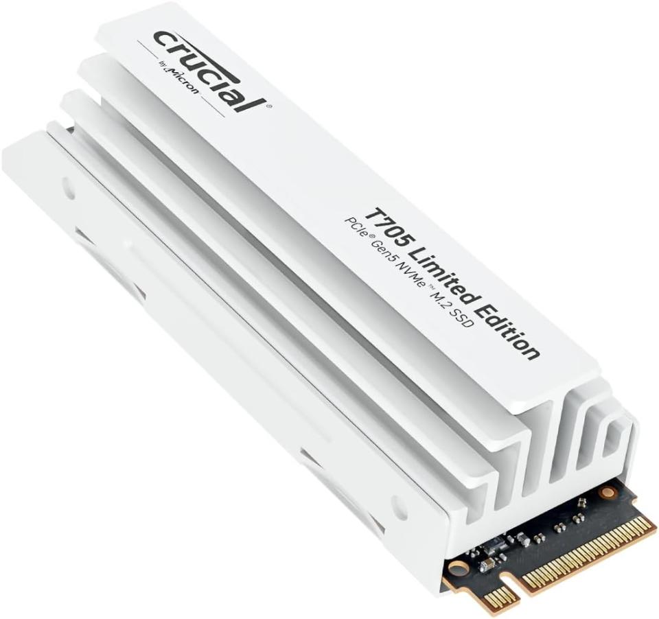 Crucial T705 With Heatsink