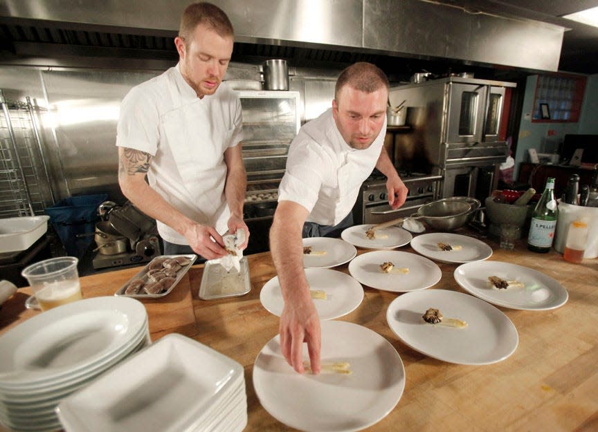 RESTAURANT: Chef Ryan Parrot, right, and fellow chef Jonathon Stranger plate a meal at Table for One on Friday, April 17, 2009, in Oklahoma City, Okla. Photo by Sarah Phipps, The Oklahoman ORG XMIT: KOD