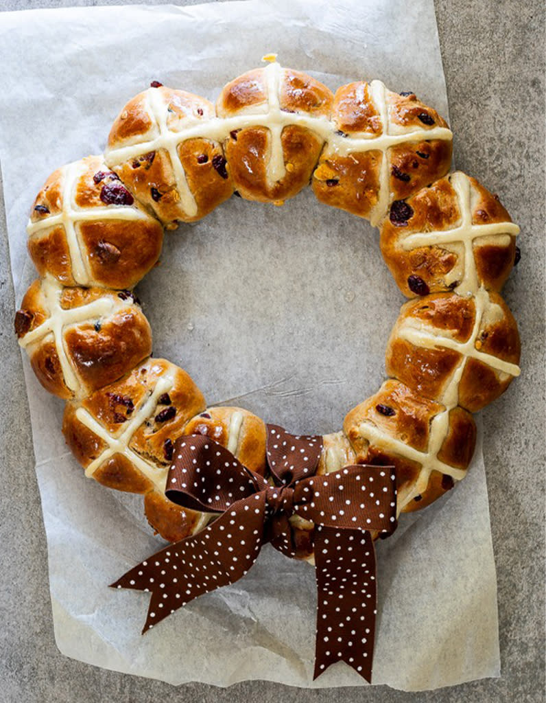 Couronne de hot cross buns