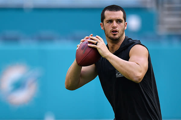 9. Derek Carr – 42.1 millones de dólares