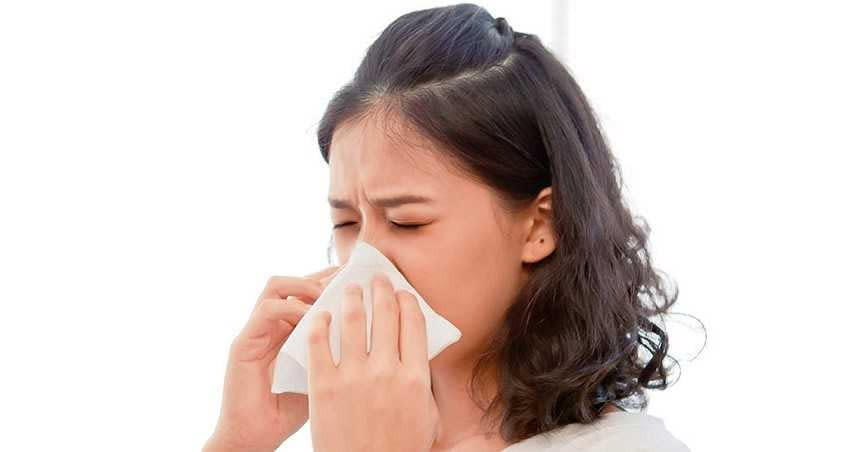 清潔劑的刺鼻味道容易引發輕微免疫反應，如流鼻水、打噴嚏等，嚴重者甚至引發黏膜潰瘍。