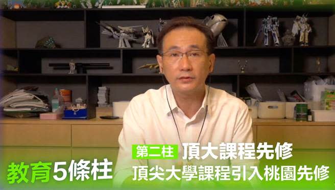 昨天中廣及蓋洛普公司民調顯示，民進黨桃園市長參選人鄭運鵬領先對手國民黨桃園市長參選人張善政3％，鄭運鵬表示，團隊努力獲市民認同但不會為此自滿。（陳夢茹翻攝）