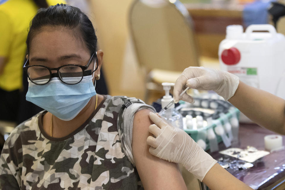 A health worker administers a dose of the Sinovac COVID-19 vaccine to a woman at a shopping mall in Bangkok, Thailand, Monday, May 24, 2021. (AP Photo/Sakchai Lalit)