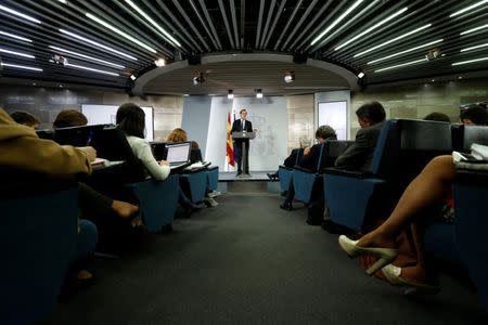 REFILE - CORRECTING BYLINE Spain's Prime Minister Mariano Rajoy speaks during a press conference at the Moncloa Palace in Madrid, Spain, October 21, 2017. REUTERS/Juan Medina