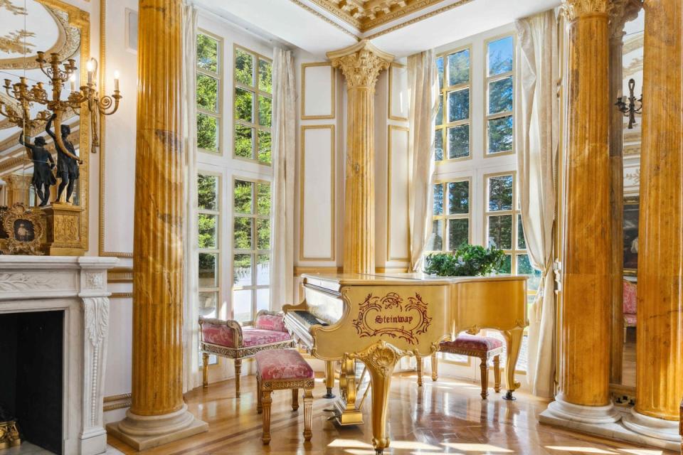 A gold Steinway piano in prime position (Savills)